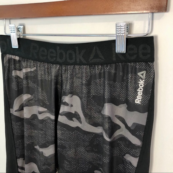 ✨3/$30 Reebok Work Out Ready Printed Camo Capris - Picture 4 of 9